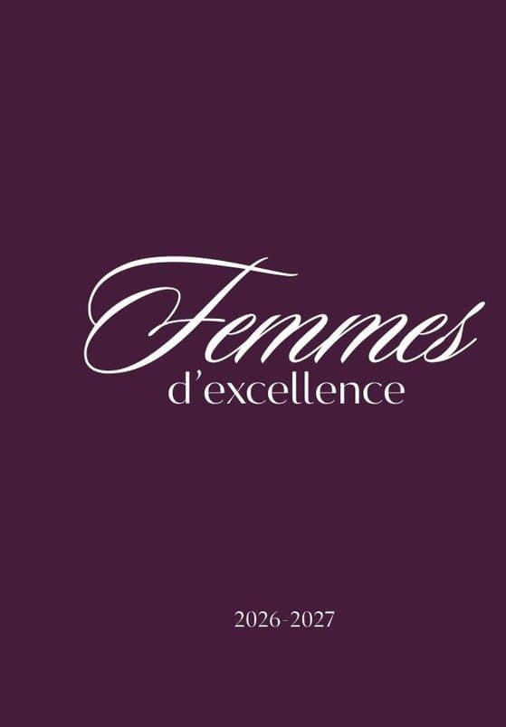 Couverture aubergine du carnet, lettrage blanc « Femmes d’excellence » et mention 2026-2027